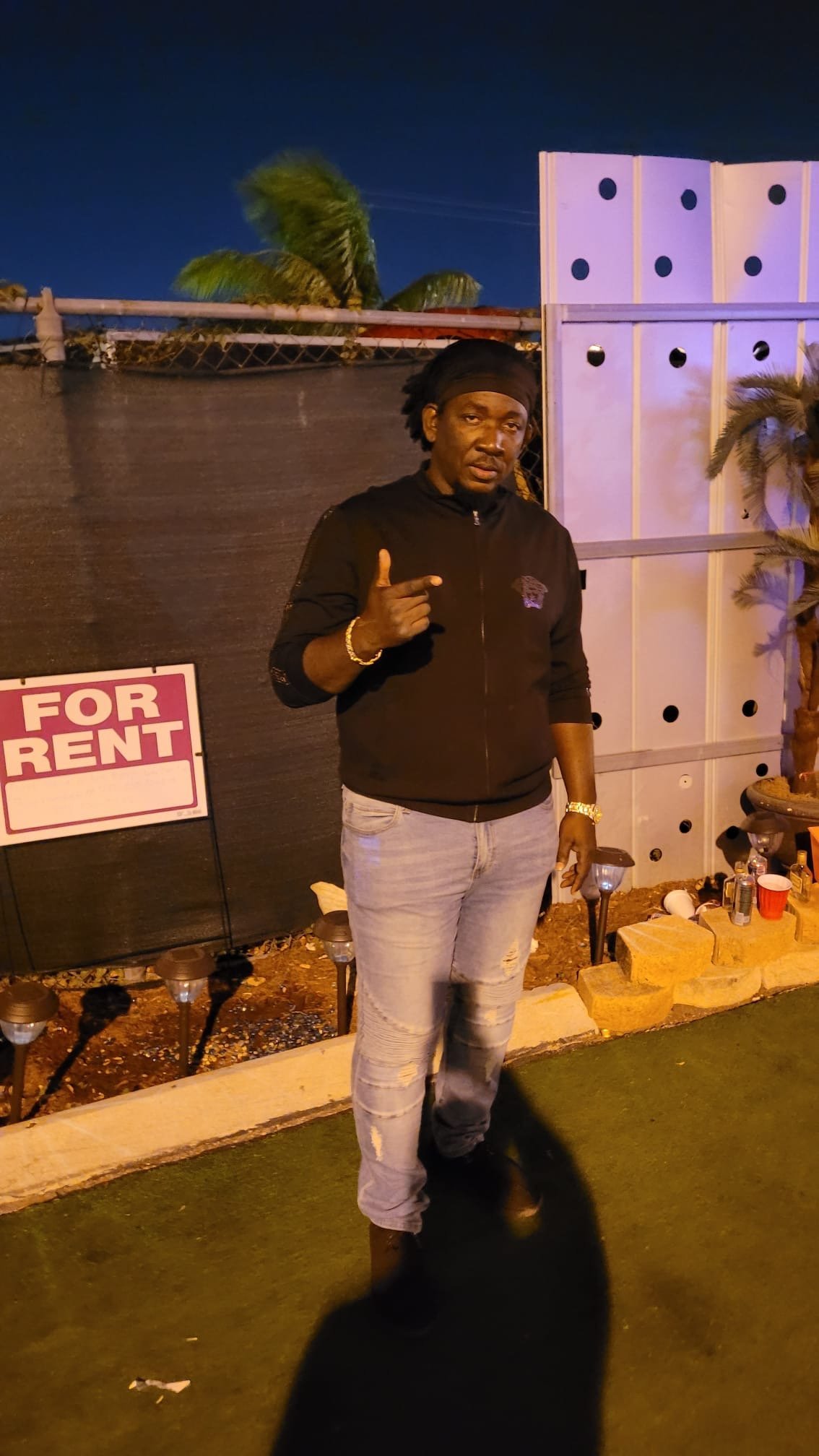 Kxvin Velez performing